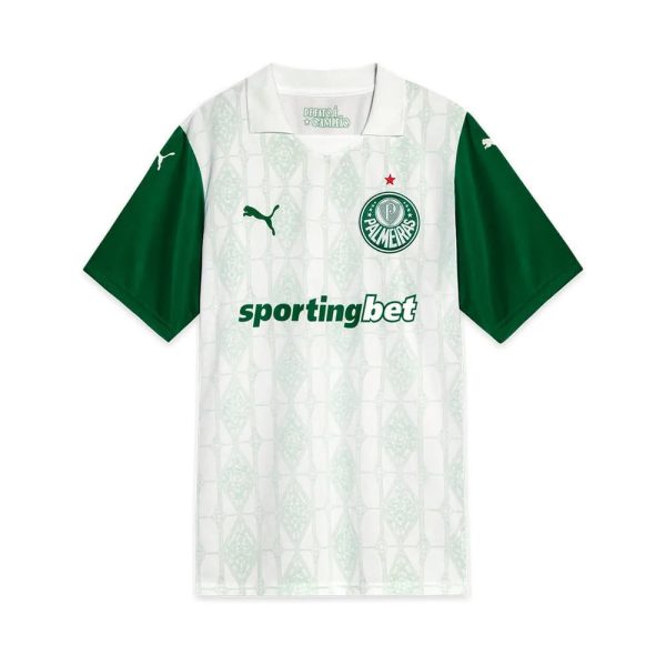 Palmeiras football jersey with white body, green sleeves, sponsor sportingbet, crest and Puma logo on chest.