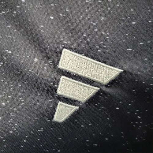 20903b_9627023bb5ab4bd8b0909d55781dcf1b_mv2 | AE JERSEY Three light-colored bars forming a Wi‑Fi signal strength icon on dark fabric.