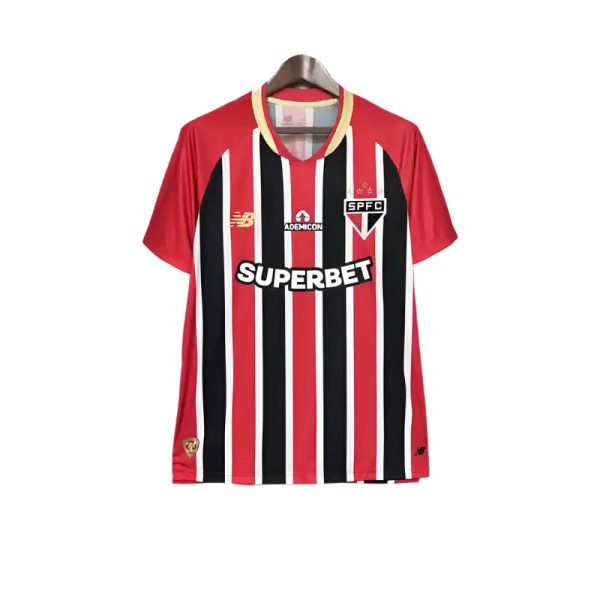 Red, black, and white striped soccer jersey on a hanger, featuring the SPFC crest and the 'SUPERBET' sponsor logo.