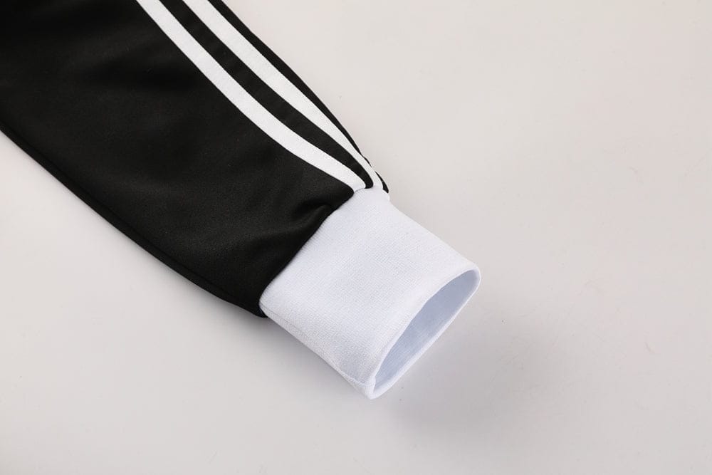 3280ed33 | AE JERSEY Close-up of a black athletic sleeve with a white cuff and two white stripes along the arm.