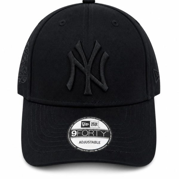 431ced23-63e2-43d0-adfa-30da4755aea8 | AE JERSEY Black baseball cap with the New York Yankees logo, adjustable strap, front view.