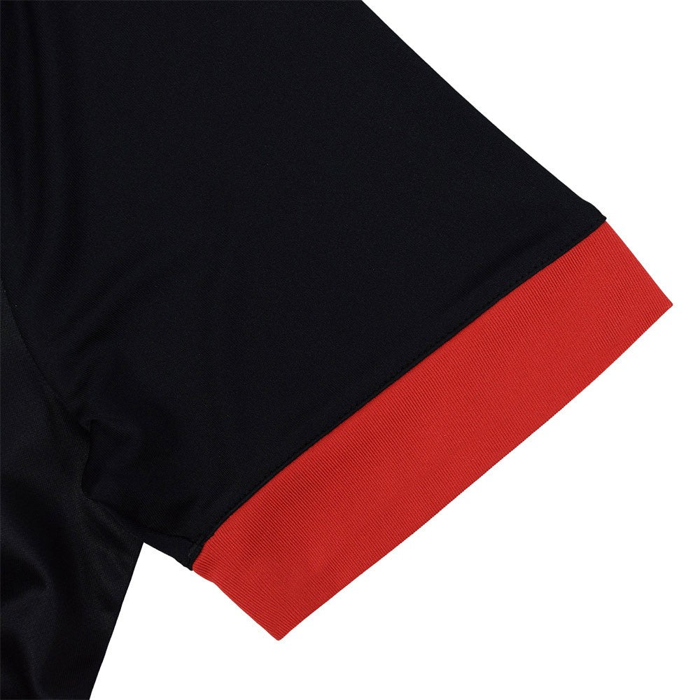 7IXP2Zo2zUMA2iW | AE JERSEY Close-up of a black fabric sleeve with a red ribbed cuff.