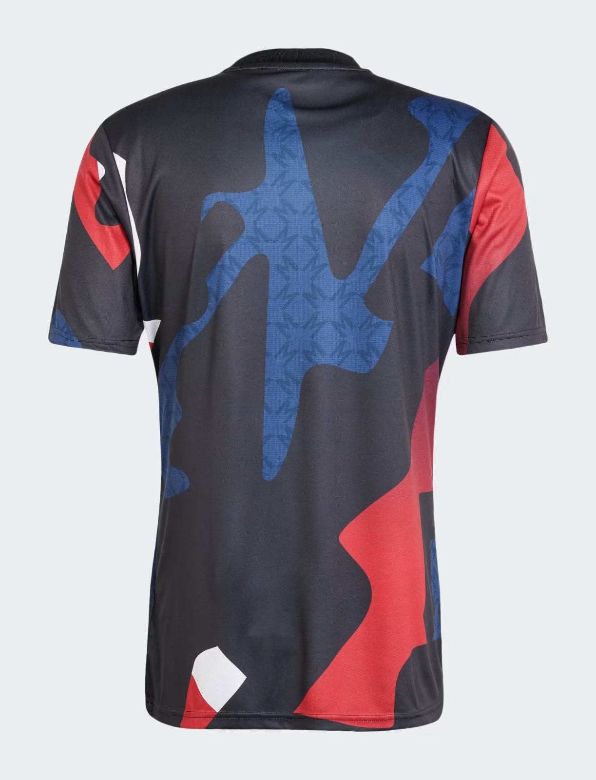 Pda10uFwY5aSyOf | AE JERSEY Back view of a black athletic T-shirt with red and blue abstract camouflage pattern on the front-facing side of the back area (short sleeves).