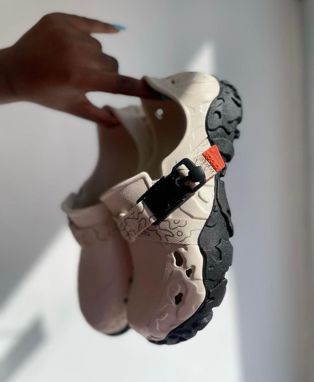 WhatsApp_Image_2024-09-07_at_11.22.28 | AE JERSEY Beige sandal with a thick black traction sole and side buckle, shown from the side.