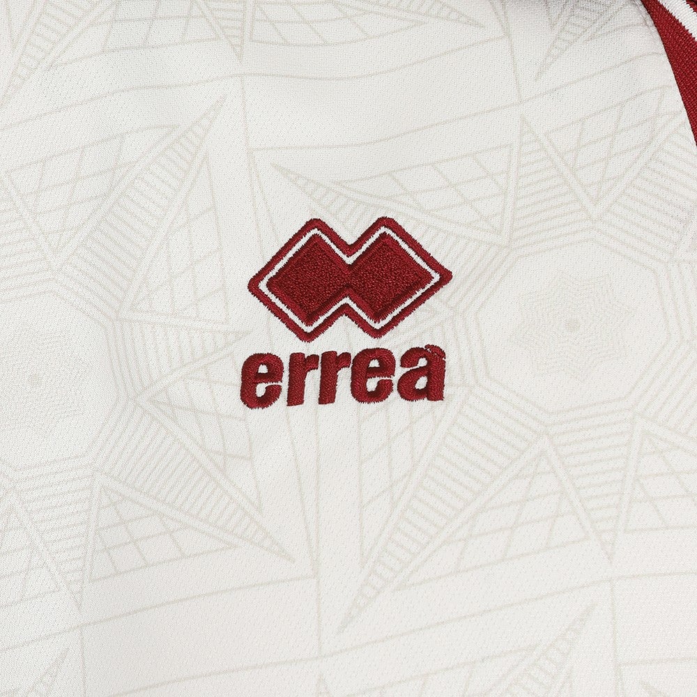 bLt63J2jdxB3DrC | AE JERSEY Red embroidered Erreà logo on white patterned fabric (close-up)