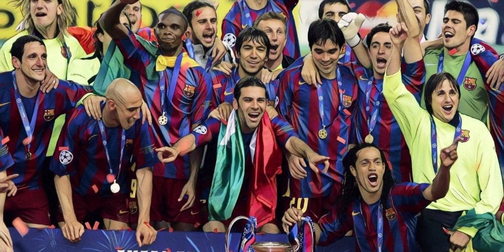 barcelona-classic-home-final-2006-876607_0e1f54bc-4d9d-418c-a69c-9da9e53c92b8 | AE JERSEY FC Barcelona players celebrate a victory, wearing blue-and-red striped jerseys with medals around their necks and the trophy in front.