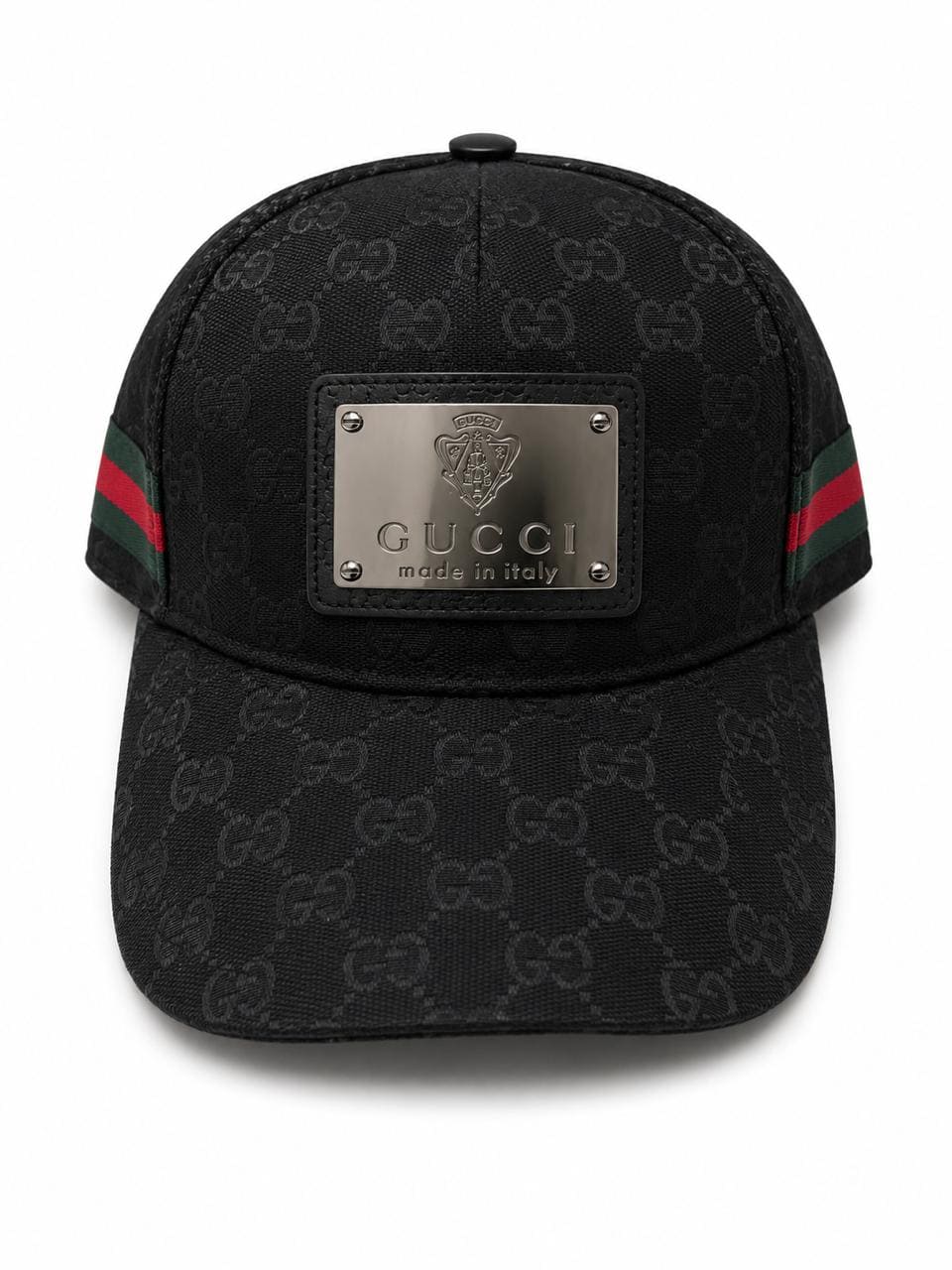 f6258c31-9ace-45f5-babe-1ff2901d6ce1 | AE JERSEY Black Gucci cap with interlocking GG pattern and a silver front plaque reading 'Gucci made in Italy'.