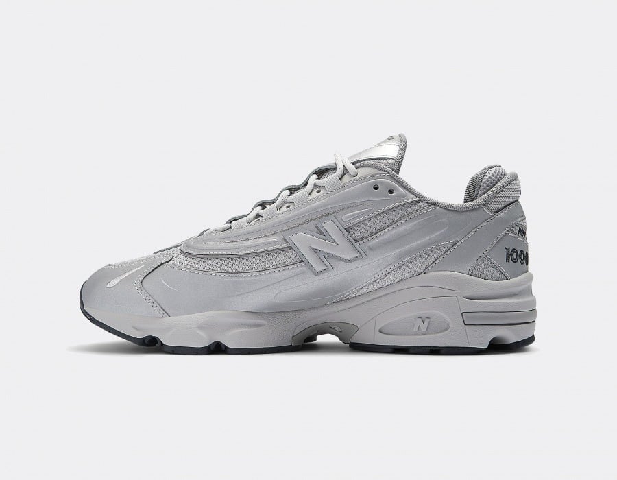 new-balance-m1000-te-reflective-pack-silver_2 | AE JERSEY Side view of a light gray New Balance running shoe with the bold 'N' logo and textured panels on the upper.